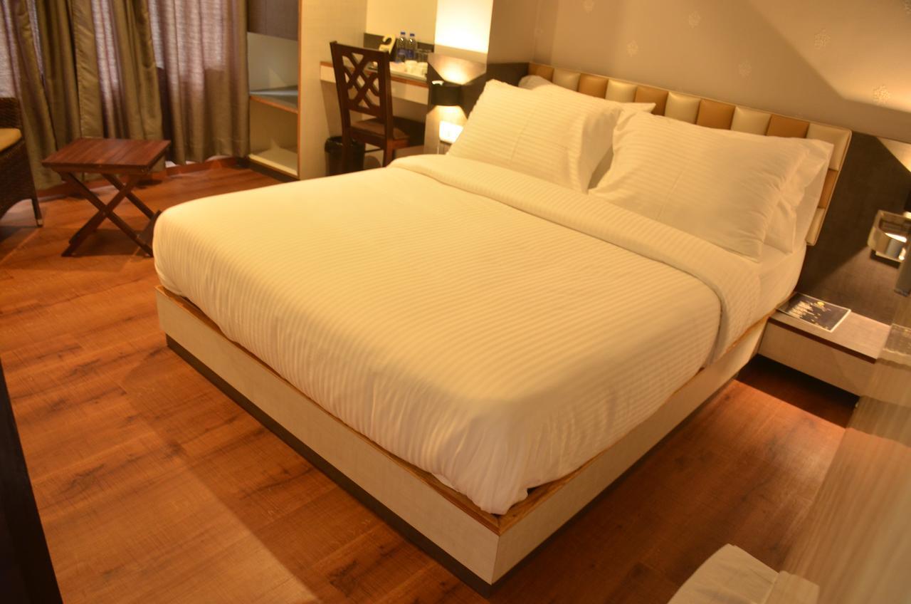 Hotel Aura 西隆 外观 照片