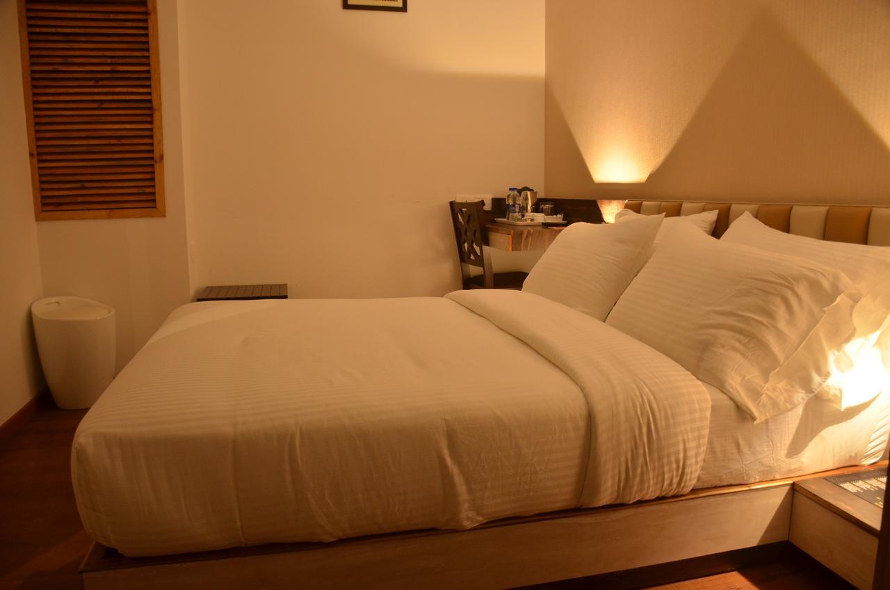Hotel Aura 西隆 外观 照片